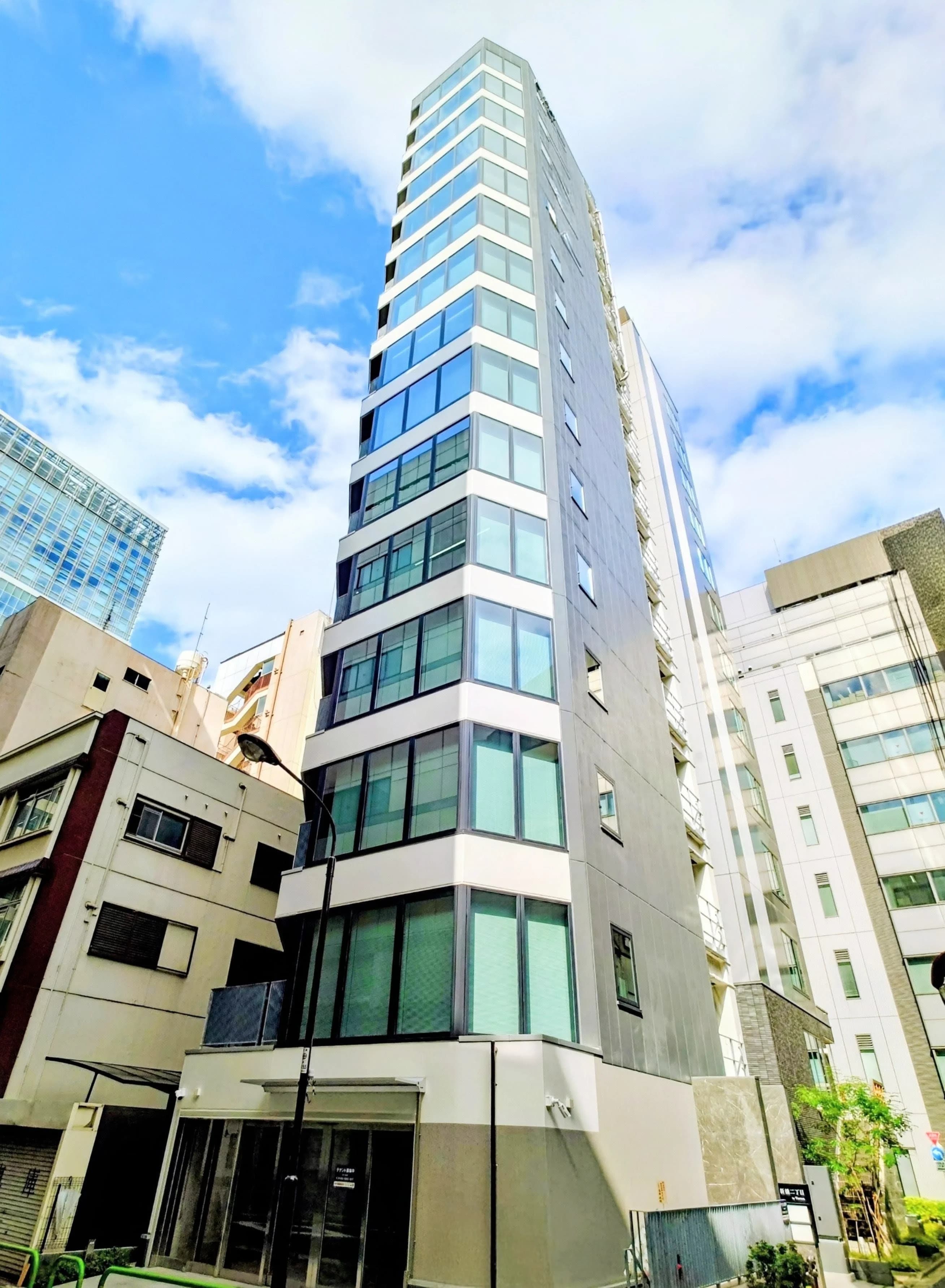 八重洲栄屋の執務室